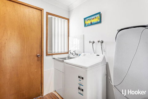 Cromarty Cottage 900m From Birubi Beach - Whitsundays Accommodation 5