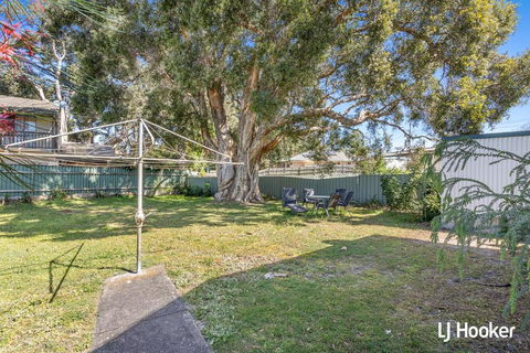 Cromarty Cottage 900m From Birubi Beach - Whitsundays Accommodation 2