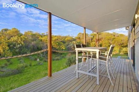 A One One Two At Island Beach - Whitsundays Accommodation 4