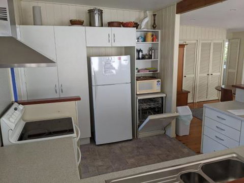 Seagrass Beach House At Hyams 4pm Check Out Sundays - Whitsundays Accommodation 1