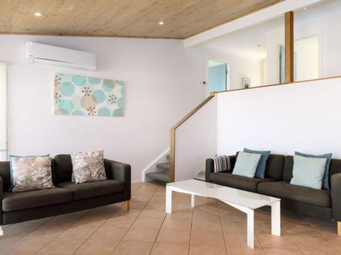 SPINIFEX Gerroa 4pm Check Out Sundays - Whitsundays Accommodation 2