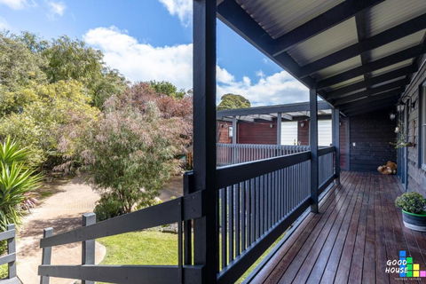 Garden By The Bay - Whitsundays Accommodation 1