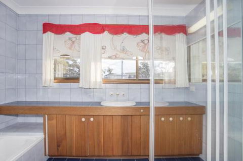 Stunning Clifftop Location 213 Mitchell Pde - Whitsundays Accommodation 5
