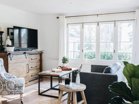 KIRRIEMUIR Burradoo Southern Highlands 4pm Check Out Sunday - Whitsundays Accommodation 2