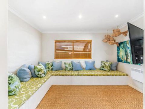 Elandra Absolute Beach Front Luxury - Whitsundays Accommodation 6
