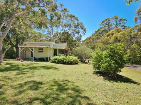 Rose Cottage At Hyams 4pm Check Out Sundays - Whitsundays Accommodation 3