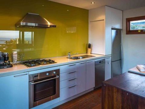 CARMELONE Gerroa 4pm Check Out On Sundays - Whitsundays Accommodation 4