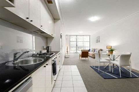 A Modern & Cozy Studio Next To Darling Harbour - Whitsundays Accommodation 3