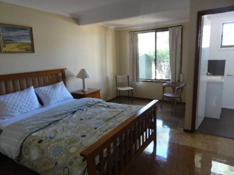 14 Tecoma Avenue Sandy Point - Whitsundays Accommodation 4