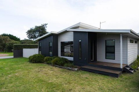 34 Ash Avenue Sandy Point - Whitsundays Accommodation 3