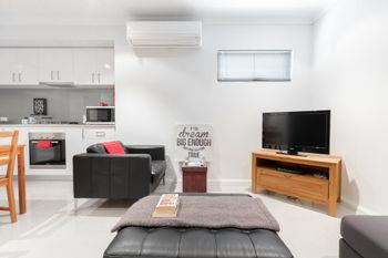 Conveniently Located Luxury Home 10 Mins From CBD - Whitsundays Accommodation 5