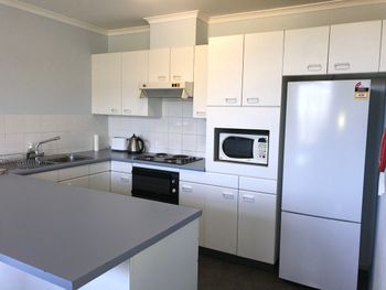 FATHOMS 19 - Whitsundays Accommodation 3