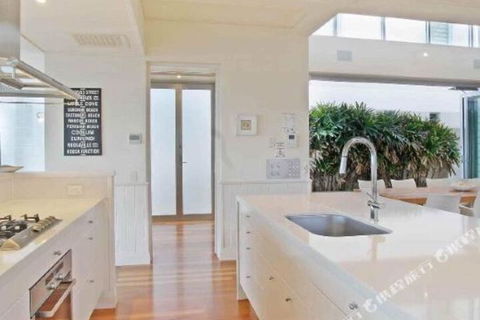 R & W Noosa Holidays 19 The Esplanade - Whitsundays Accommodation 4
