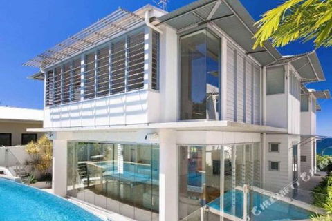 R & W Noosa Holidays 19 The Esplanade - Whitsundays Accommodation 0