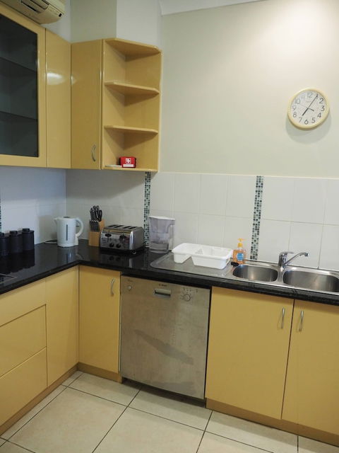 Queen Room With Airport Transfers Or Car Rental - Whitsundays Accommodation 1