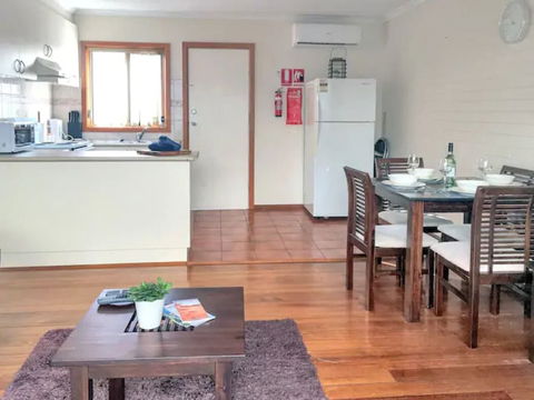 Home Near Shops & Beach - Whitsundays Accommodation 5