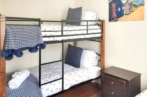 Home Near Shops & Beach - Whitsundays Accommodation 4