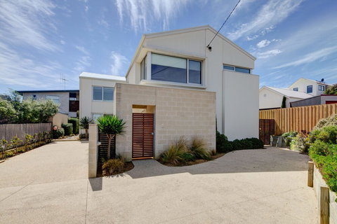 Villa Moyne - Whitsundays Accommodation 0