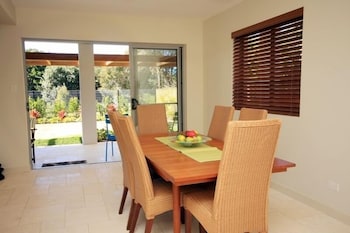 Lorikeet 2 - Whitsundays Accommodation 2