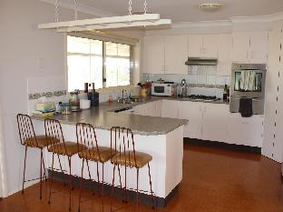 Waterfall Way Accommodation - Whitsundays Accommodation 0