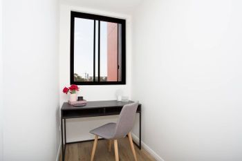 Designer Executive Apartment + Parking Near Train - Whitsundays Accommodation 1