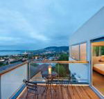Library House - Whitsundays Accommodation