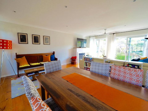 Alices Palace 2 Minute Walk To Lifeguard Patrolled Surf Beach - Whitsundays Accommodation 1