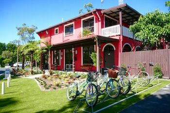 Beaches Of Byron - Whitsundays Accommodation 0