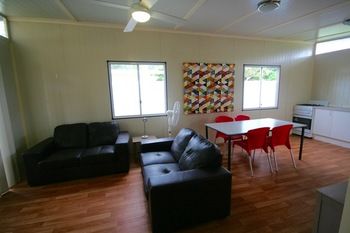 Beaches Of Byron - Whitsundays Accommodation 4