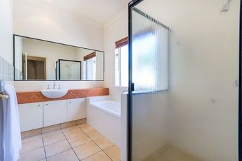 Hepburn Holiday Haven - Whitsundays Accommodation 1