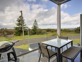 Boat Harbour Holiday 10 Noamunga Street - Whitsundays Accommodation 4