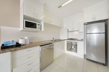Wyndel Brown Street One Bedroom - Whitsundays Accommodation 3