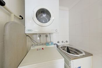 Wyndel Brown Street One Bedroom - Whitsundays Accommodation 2