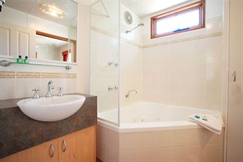Yarraby Holiday Park - Whitsundays Accommodation 1