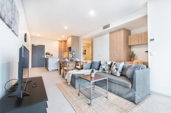 Executive Two Bedroom City Apartment With Views - Whitsundays Accommodation 6