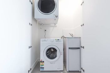 Executive Two Bedroom City Apartment With Views - Whitsundays Accommodation 5