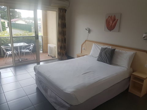 Jopen Cafe & Motel - Whitsundays Accommodation 4