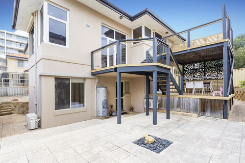 Scarborough Seaview Loft - Whitsundays Accommodation 0