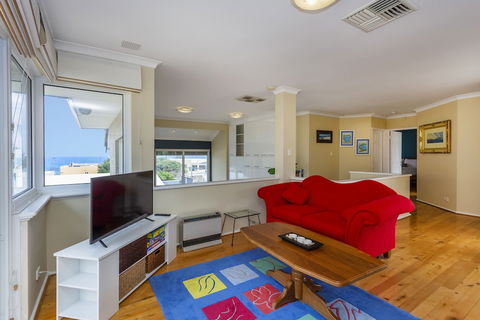 Scarborough Seaview Loft - Whitsundays Accommodation 5