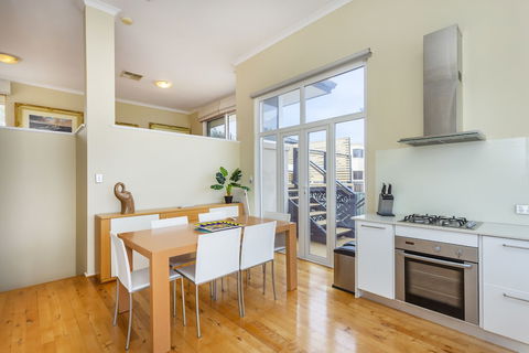Scarborough Seaview Loft - Whitsundays Accommodation 3