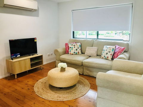 Coastal Cottage - Cannonvale - Whitsundays Accommodation 6