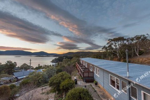 East Lake Travellers Lodge - Whitsundays Accommodation 1
