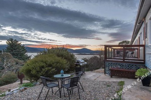 East Lake Travellers Lodge - Whitsundays Accommodation 0