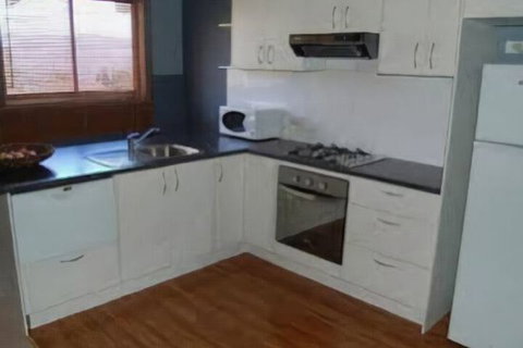 East Lake Travellers Lodge - Whitsundays Accommodation 6