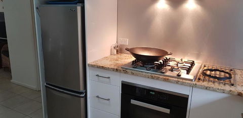 Acaill Accommodation Esplanade Living Self Check-In Self Check-Out - Whitsundays Accommodation 6