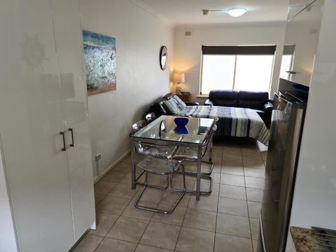 Acaill Accommodation Esplanade Living Self Check-In Self Check-Out - Whitsundays Accommodation 3