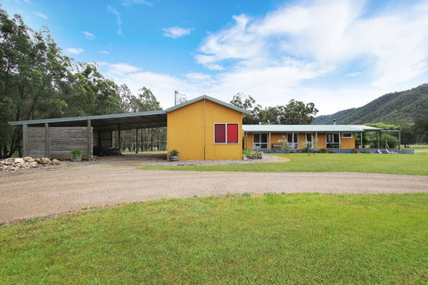 Feathertop Views And Dorm - Whitsundays Accommodation 1