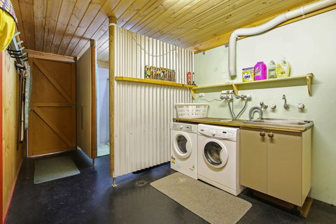 Feathertop Views And Dorm - Whitsundays Accommodation 4