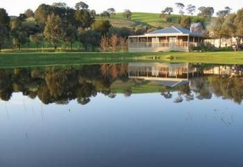 Buttercup Cottage & Private Apartment - Whitsundays Accommodation 1