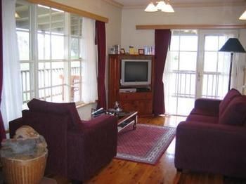 Buttercup Cottage & Private Apartment - Whitsundays Accommodation 5